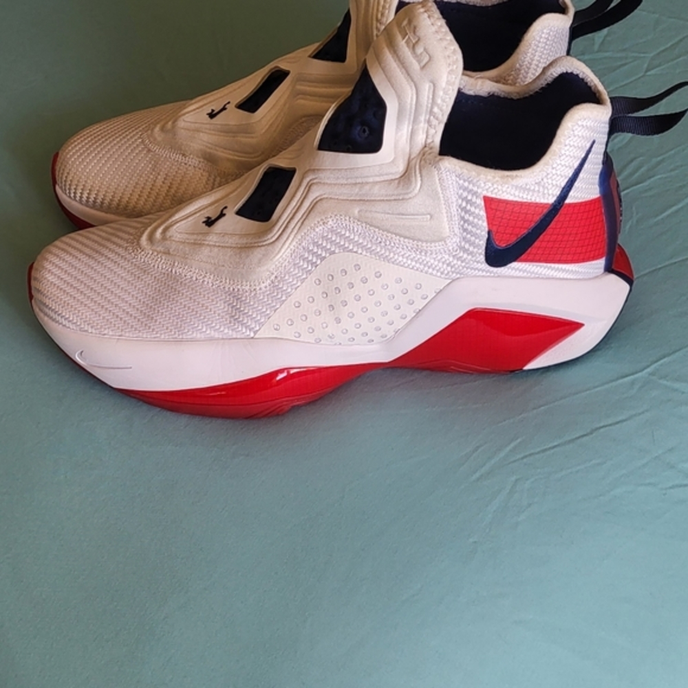 NIKE MEN'S LEBRON 14 USA SIZE 11.5 BASKETBALL SHOES WOB